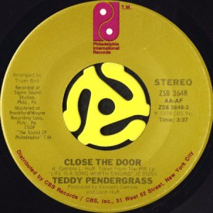 画像1: TEDDY PENDERGRASS / CLOSE THE DOOR (45's) (VINYL PRESS) (1)